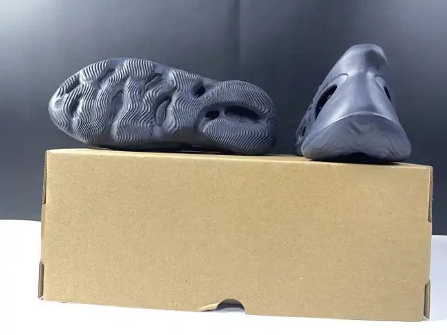 Adidas GV7903 Yeezy Mineral Foam Blue RNNR 0527